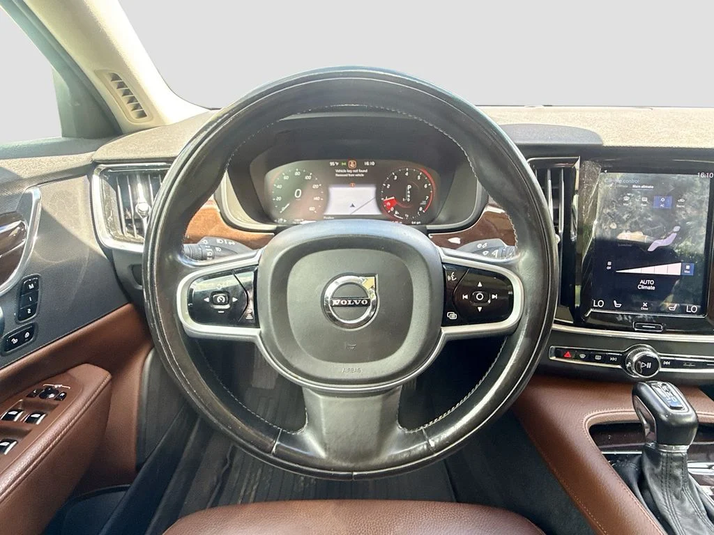 Used 2019  Volvo T5 Momentum image 12