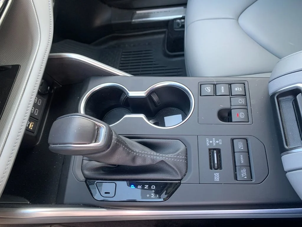 Used 2024  Toyota XLE image 24