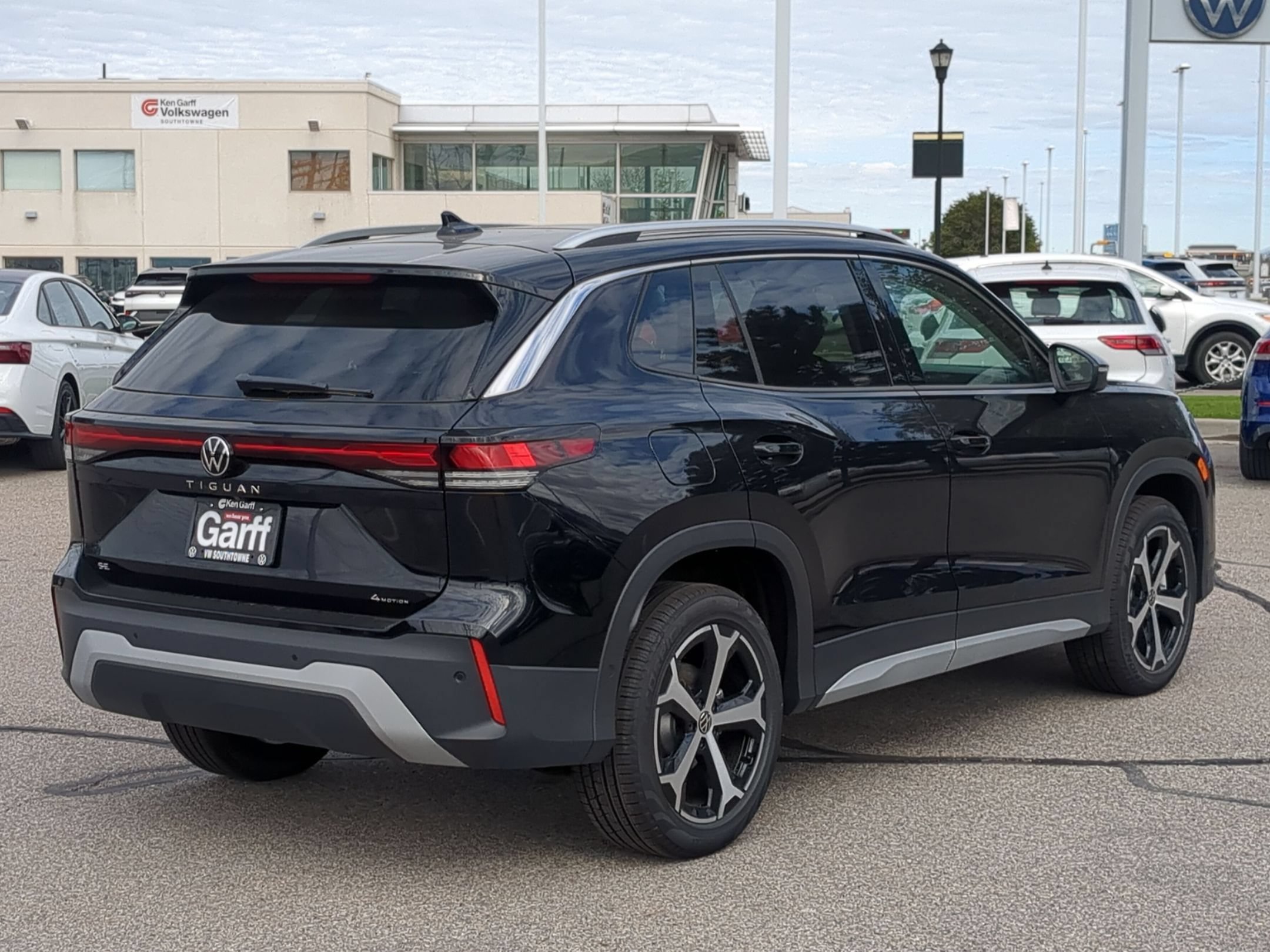 New 2026 Deep Black Pearl Volkswagen SE image 3
