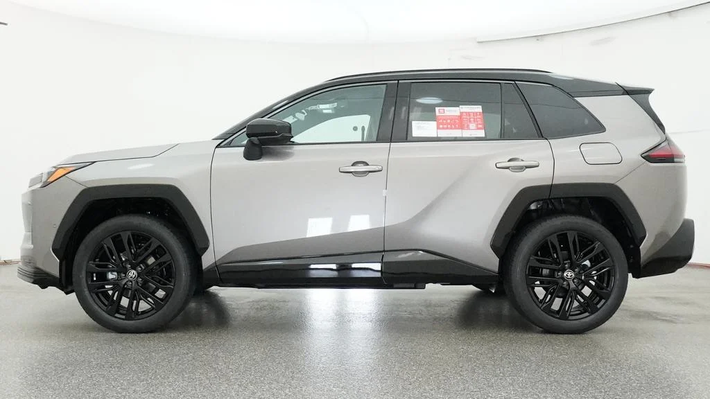 New 2026 Meteor Shower with Midnight Black Metallic roof Toyota XSE image 2