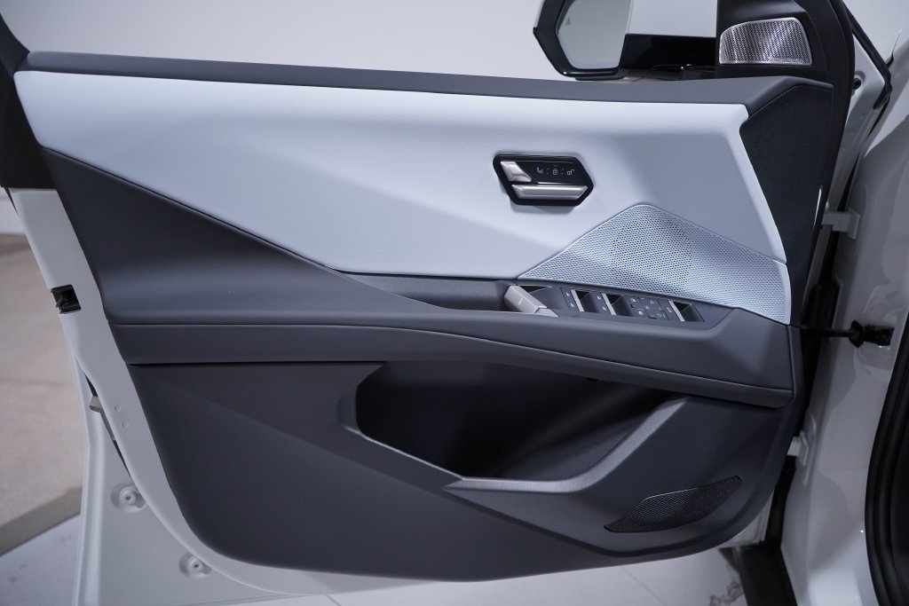 New 2027 Alpine White BMW  image 24