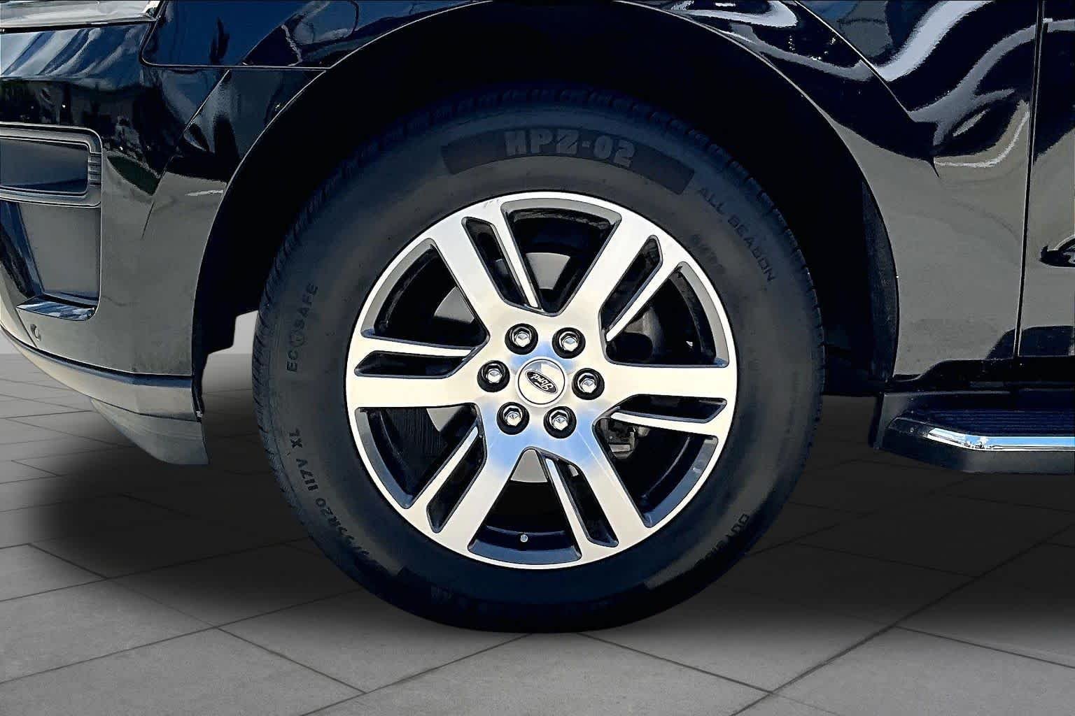 Used 2022 Agate Black Metallic Ford XLT image 11