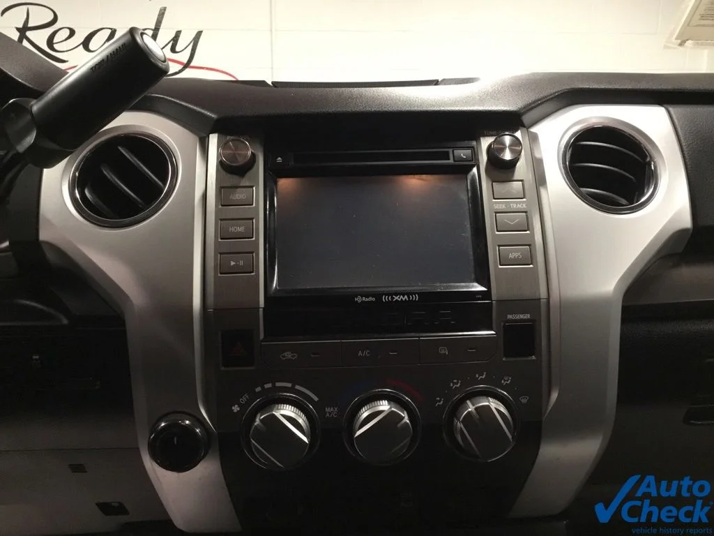 Used 2014 Red Toyota SR5 image 55