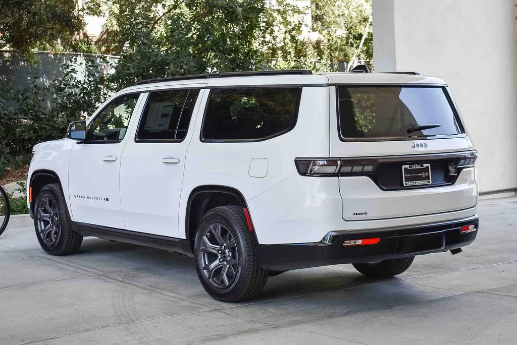 New 2026 Bright White Clear-Coat Exterior Paint Jeep ALTITUDE image 4