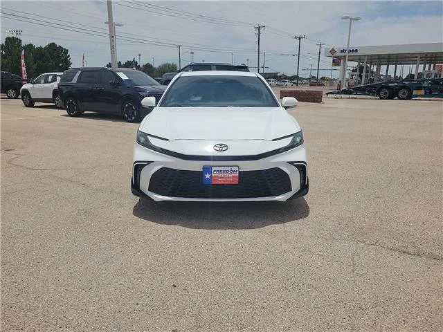 Used 2025 Ice Cap Toyota SE image 8