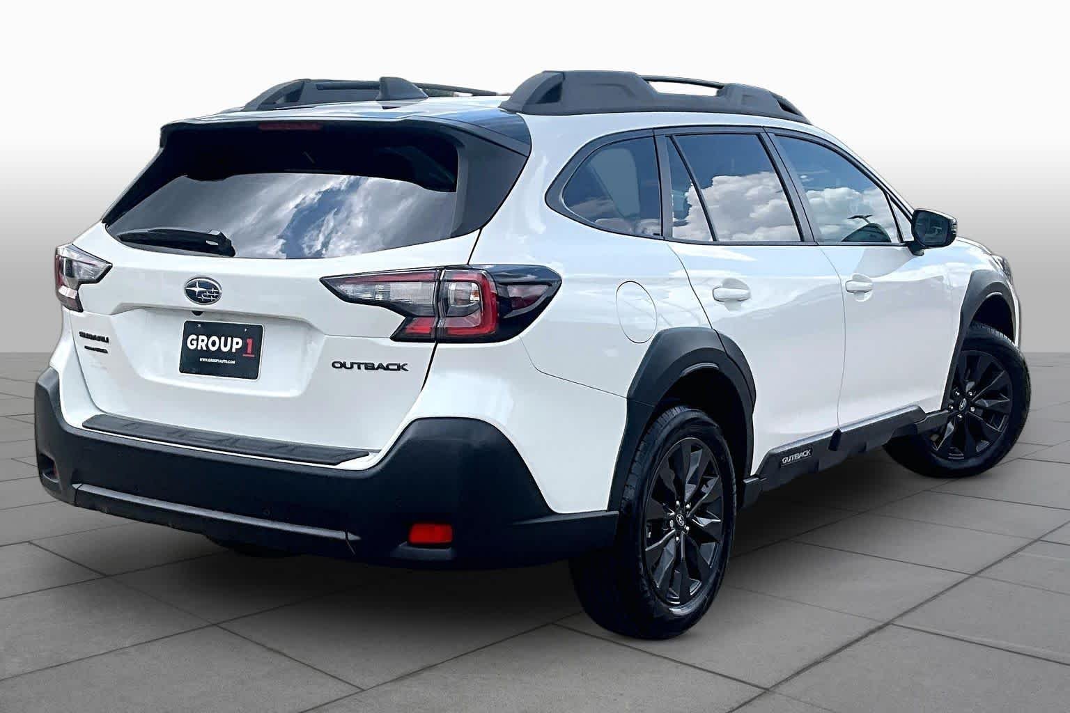 Used 2025 Crystal White Pearl Subaru Onyx Edition image 13