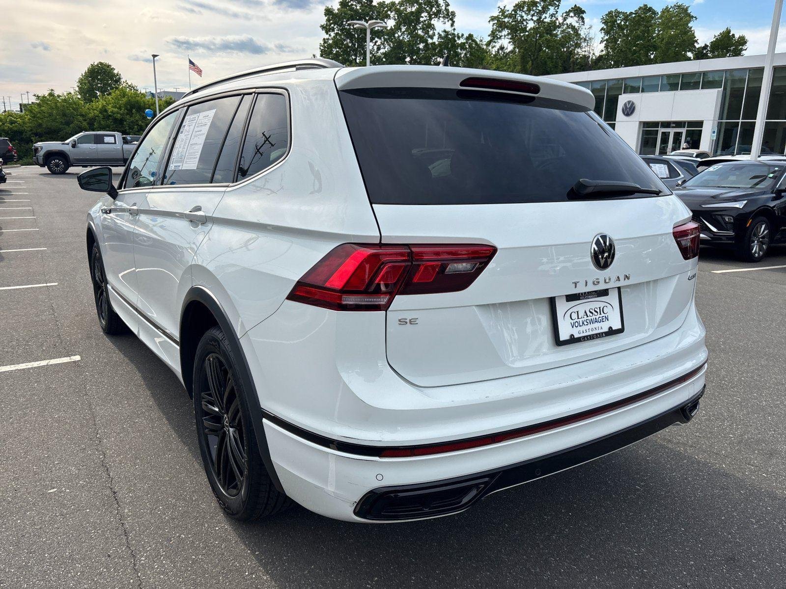 Used 2022 Pure White Volkswagen SE R-Line Black image 3