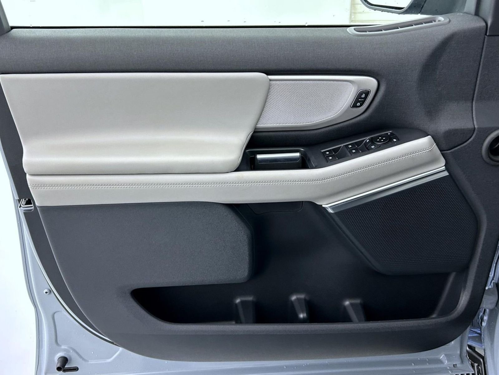 New 2027 Glacier Gray Metallic Tri-Coat Ford Active image 9