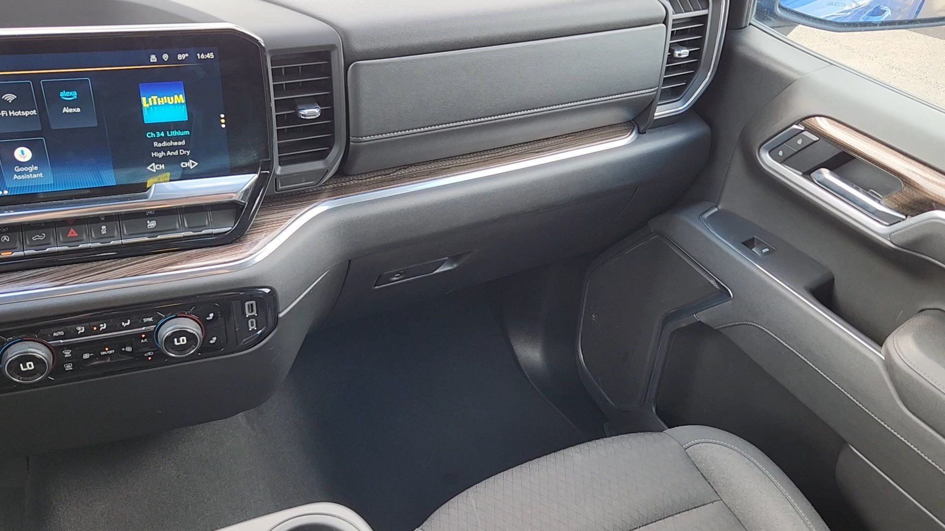 2025 Chevrolet Silverado 1500 LT - Photo 6