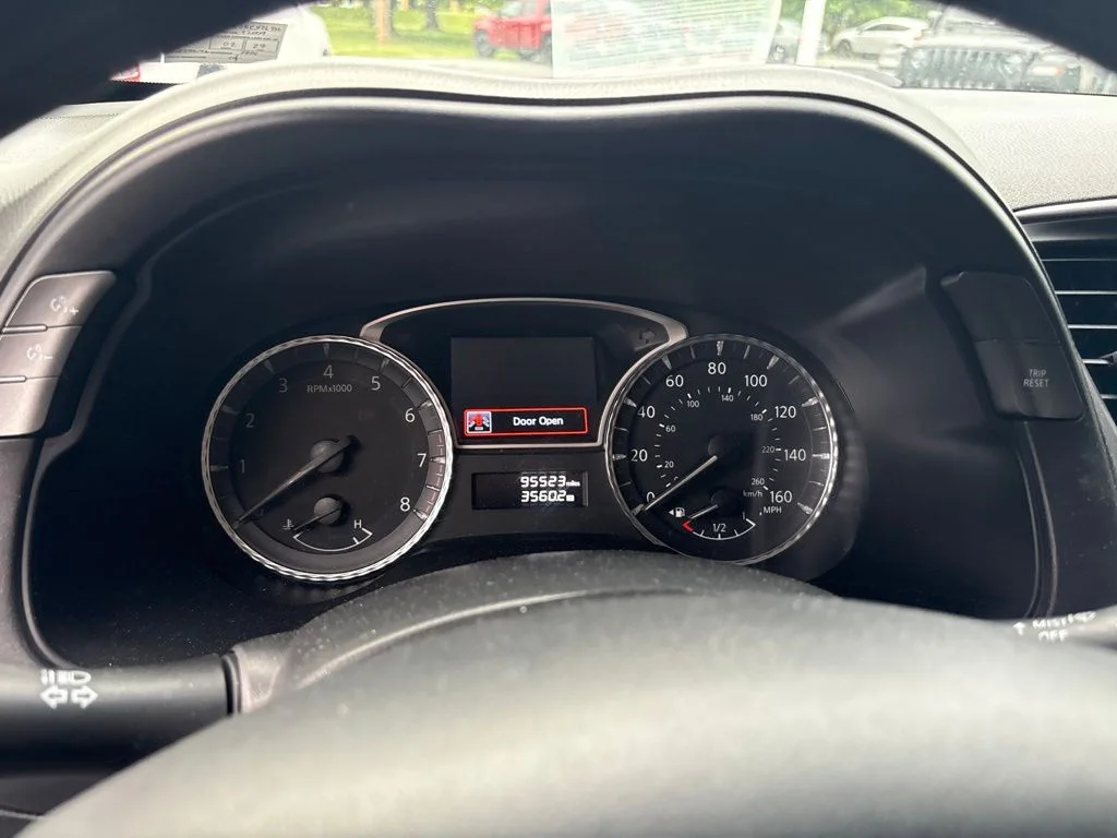 Used 2014 Gray INFINITI Base image 4