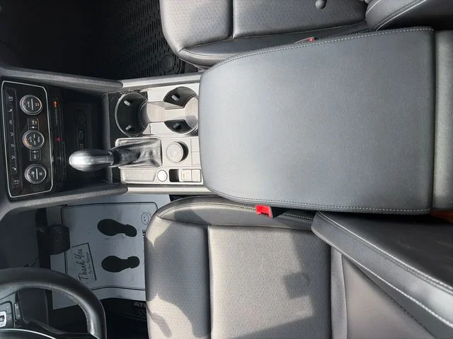 Used 2018  Volkswagen SEL image 27