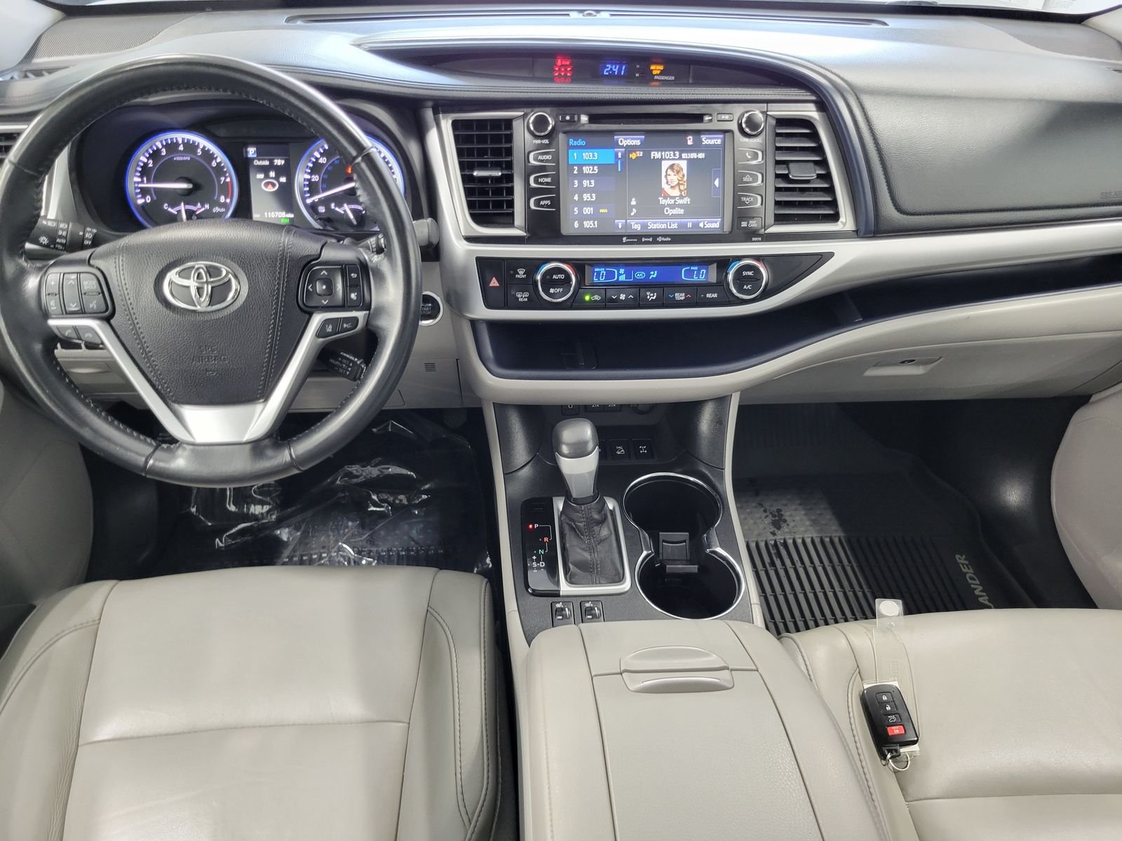 Used 2017 Silver Toyota XLE image 27