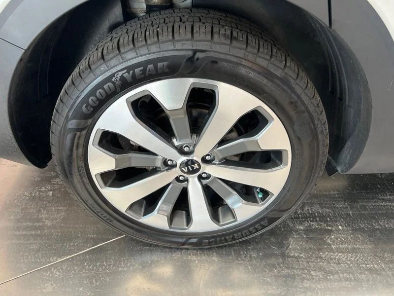 Used 2020 White Kia EX image 10
