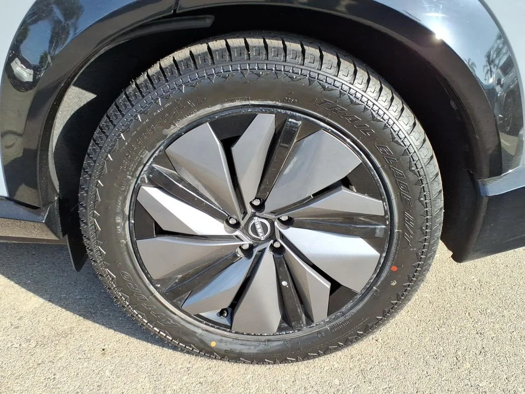 Used 2024 Gray Nissan EVOLVE+ image 8