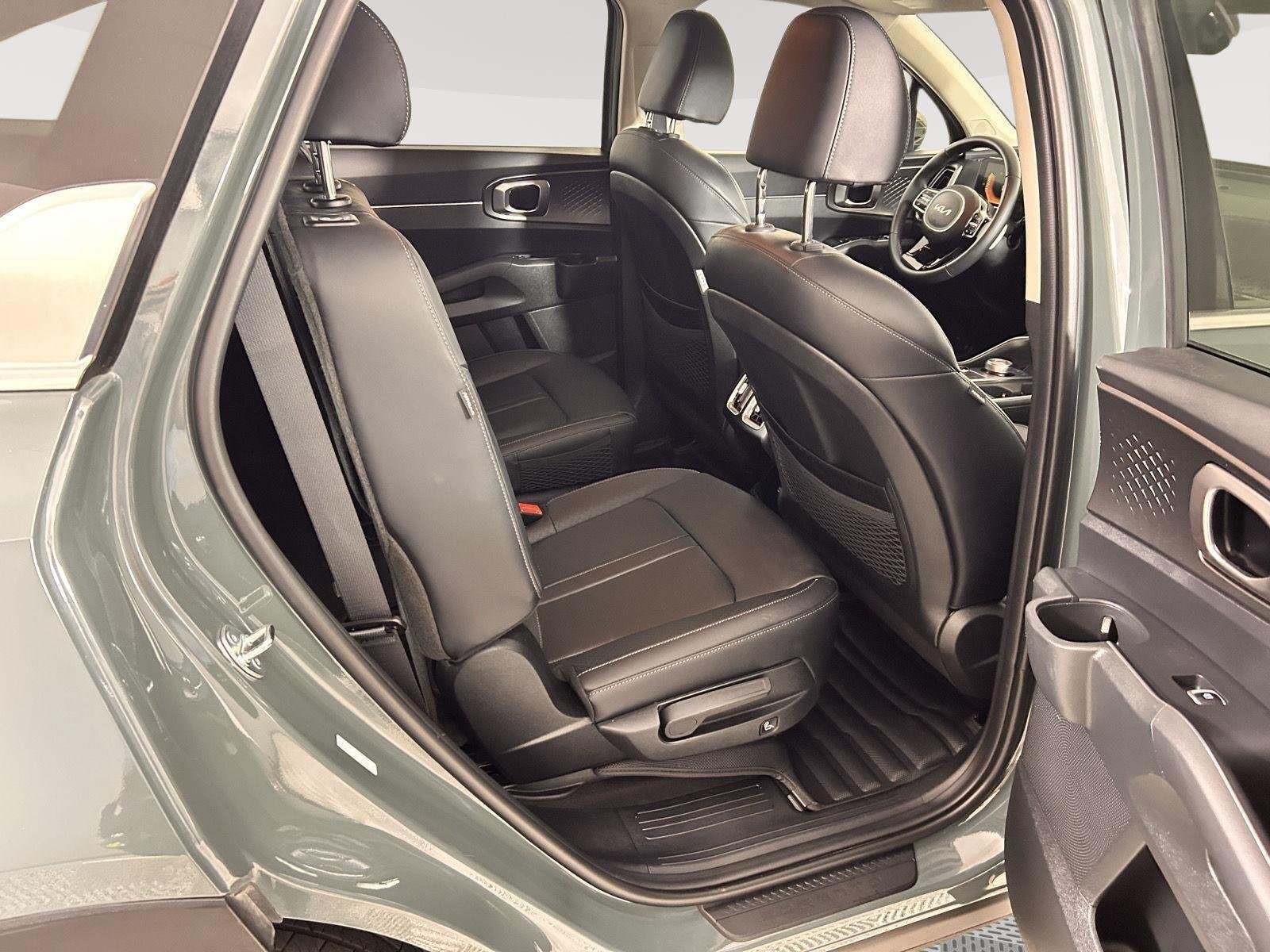 Used 2025 Cityscape Green Kia EX image 20