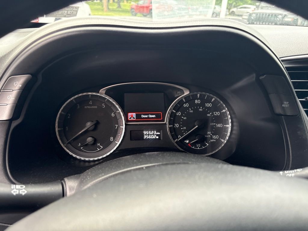 Used 2014 Gray INFINITI Base image 4