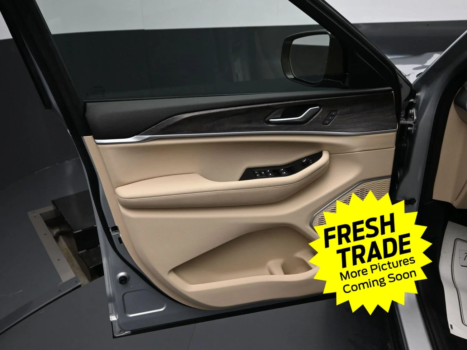 Used 2022 Silver Zynith Jeep Limited image 21