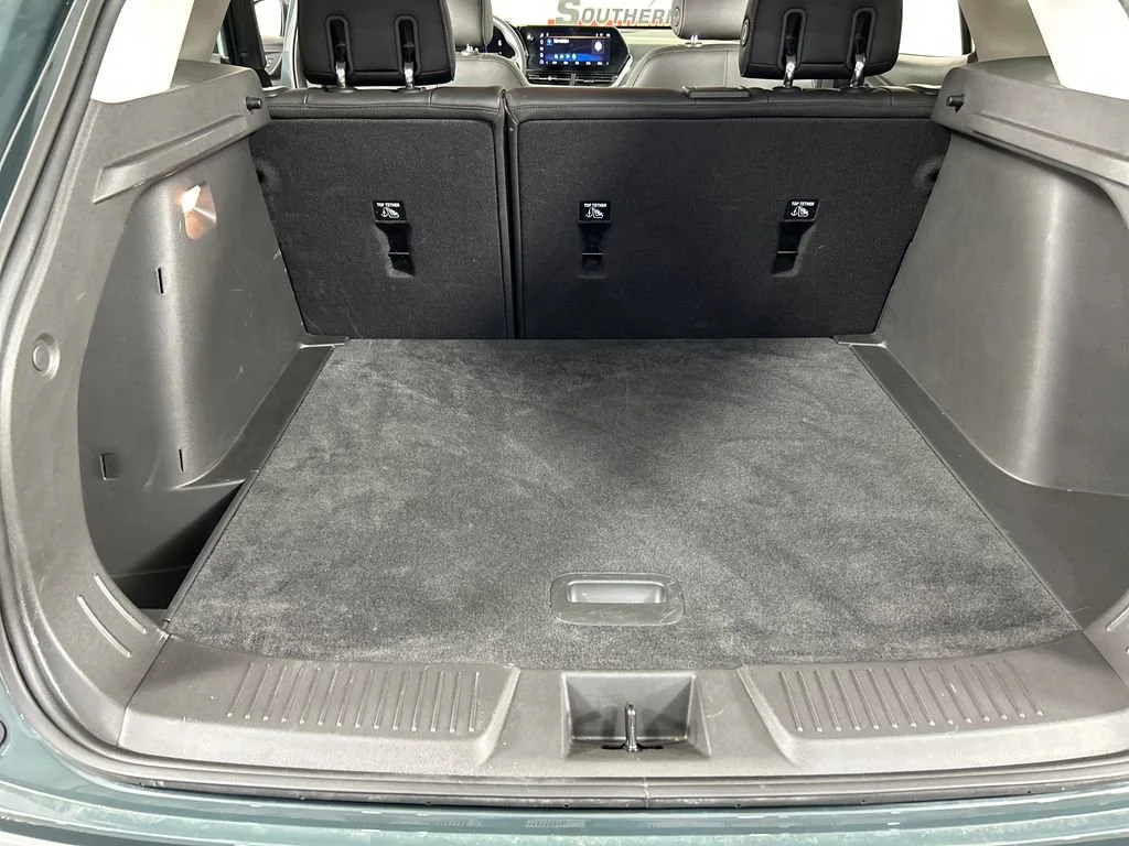 Used 2025 Cypress Gray Chevrolet LT image 19