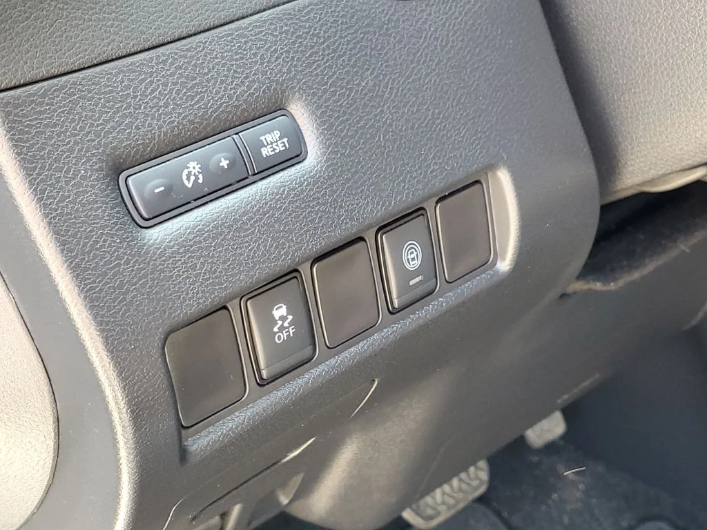 Used 2020 White Nissan S image 11