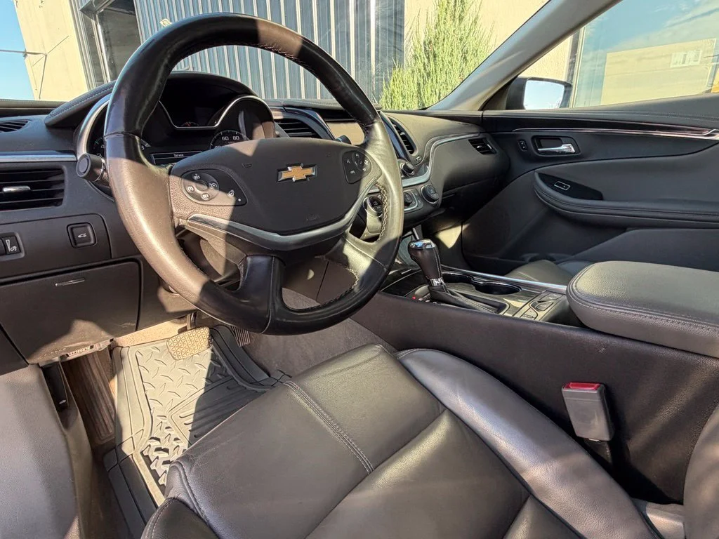 Used 2018 Gray Chevrolet LT image 7