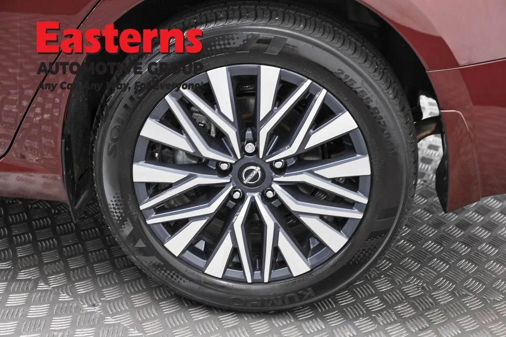Used 2024 Red Nissan 2.5 SV image 33