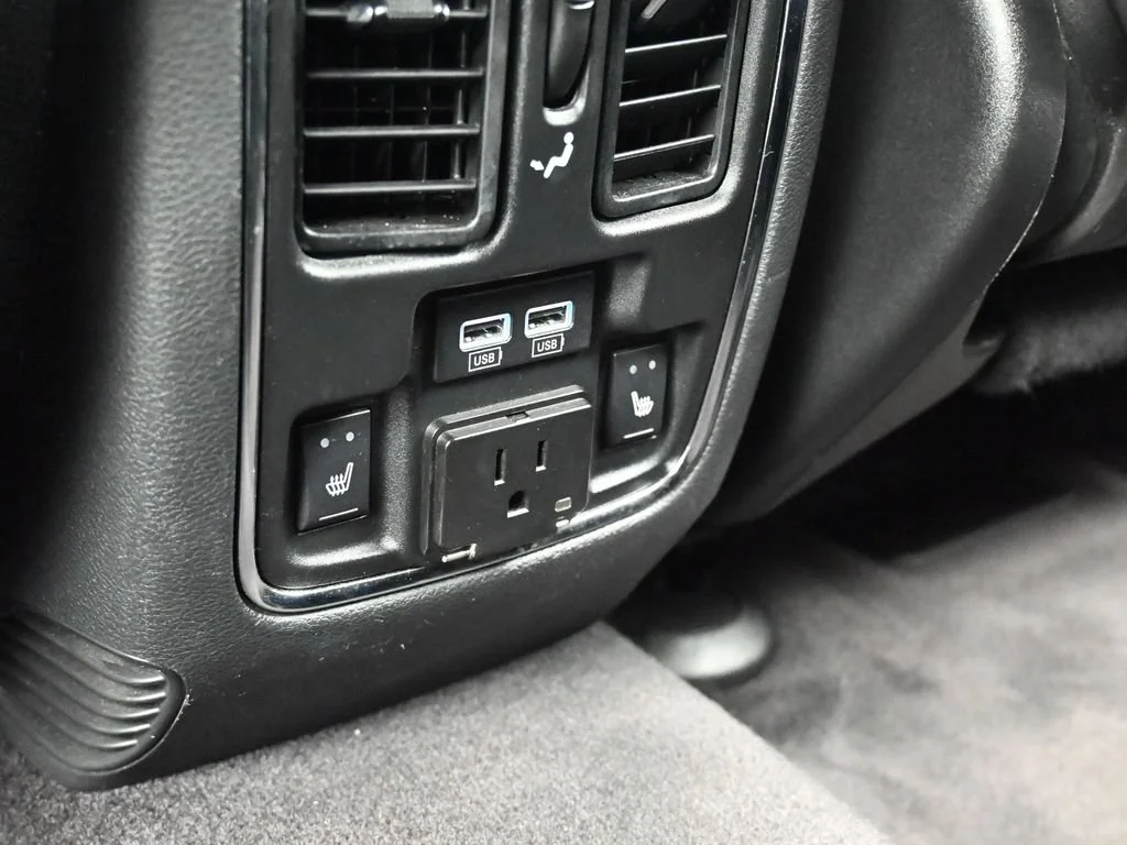 Used 2017 Diamond Black Crystal Pearlcoat Jeep Limited image 34