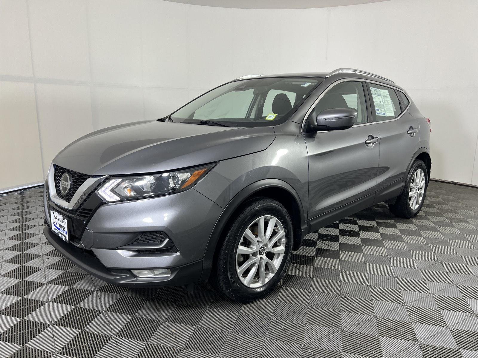Used 2022 Gun Metallic Nissan SV image 7