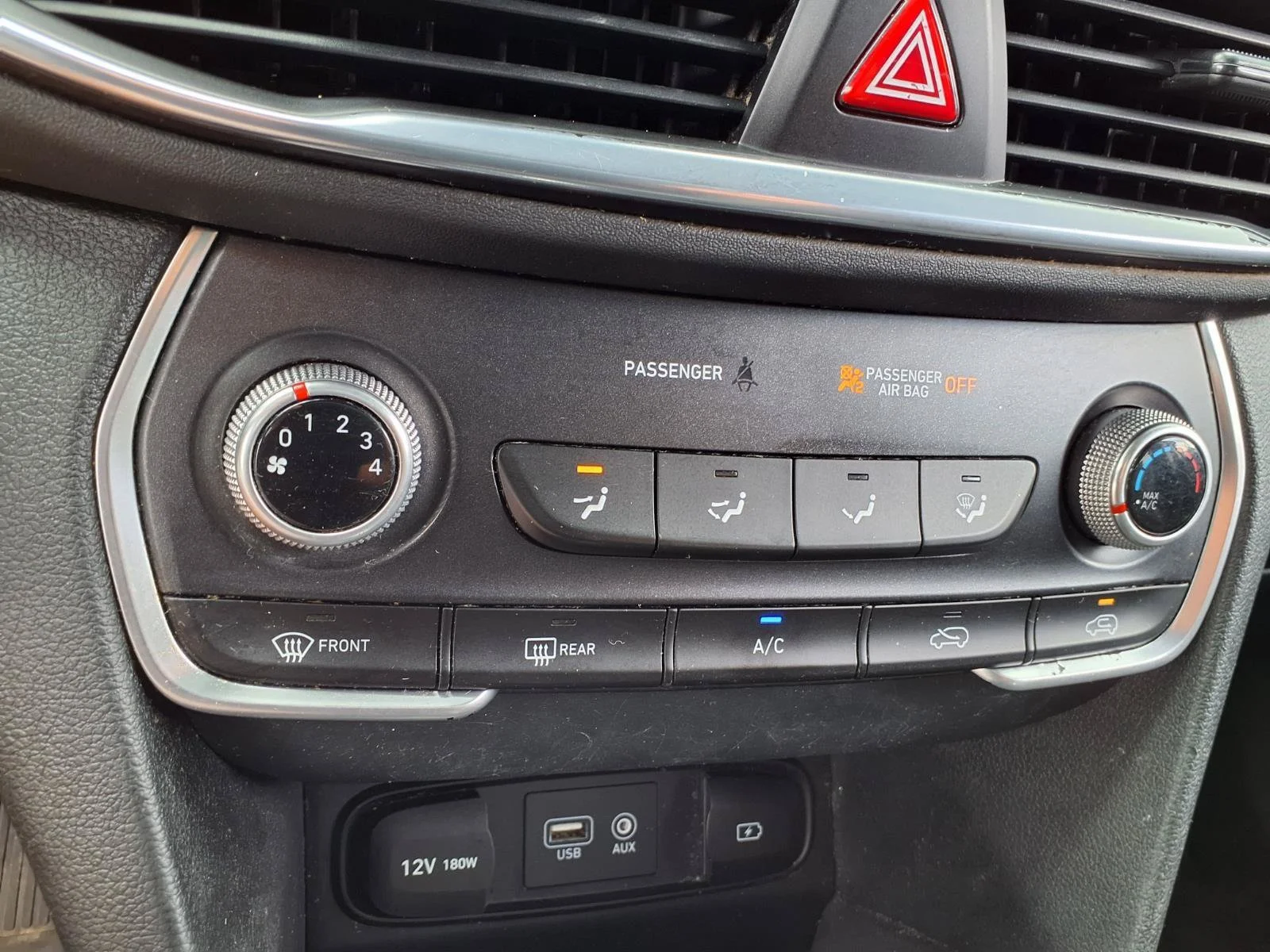 Used 2020 Machine Gray Hyundai SE image 10