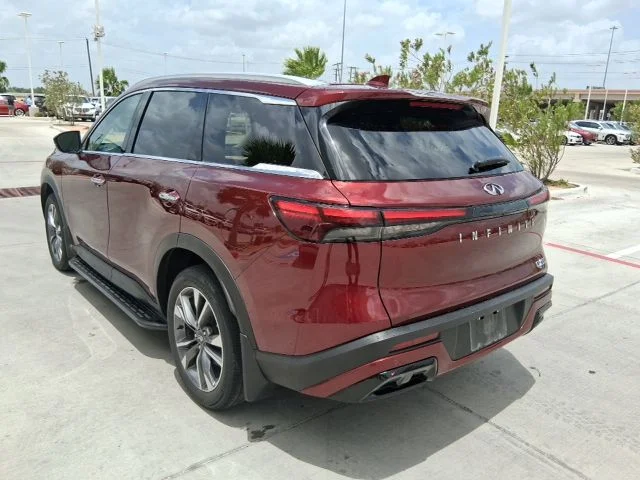 Used 2024 Red INFINITI LUXE image 4