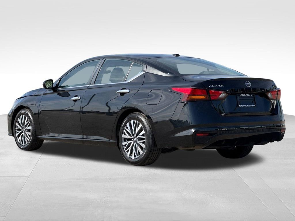 Used 2024 Black Nissan 2.5 SV image 3