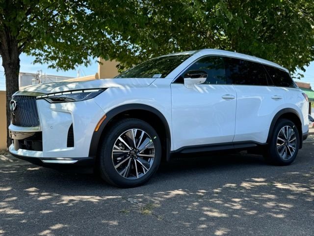 New 2027 RADIANT WHITE INFINITI Luxe FWD image 3