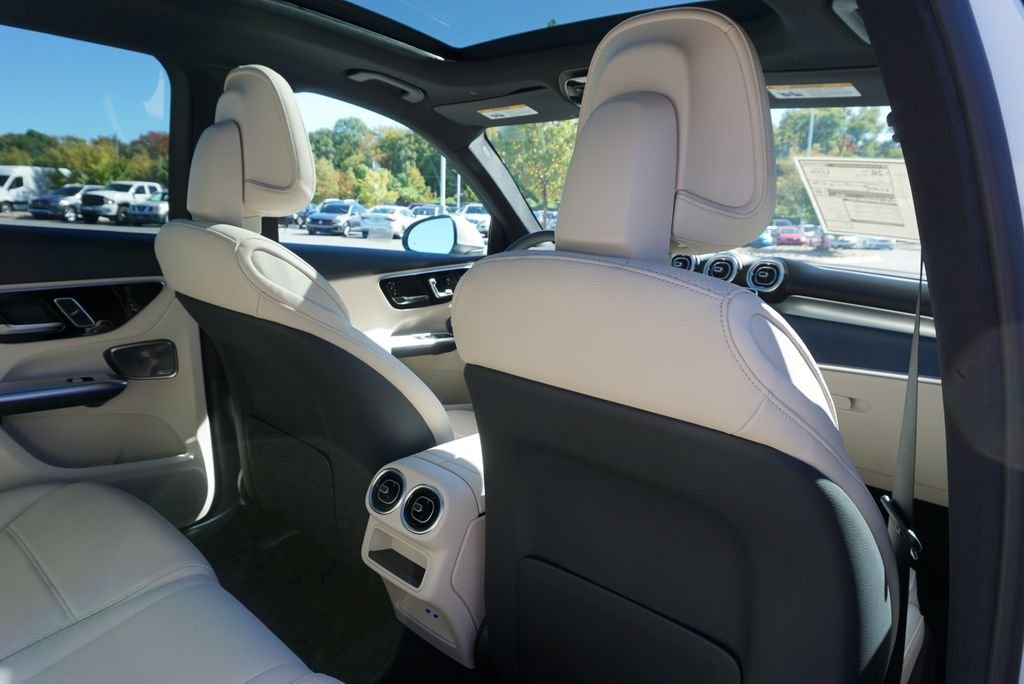 Used 2026 Polar White Mercedes-Benz GLC 300 image 57