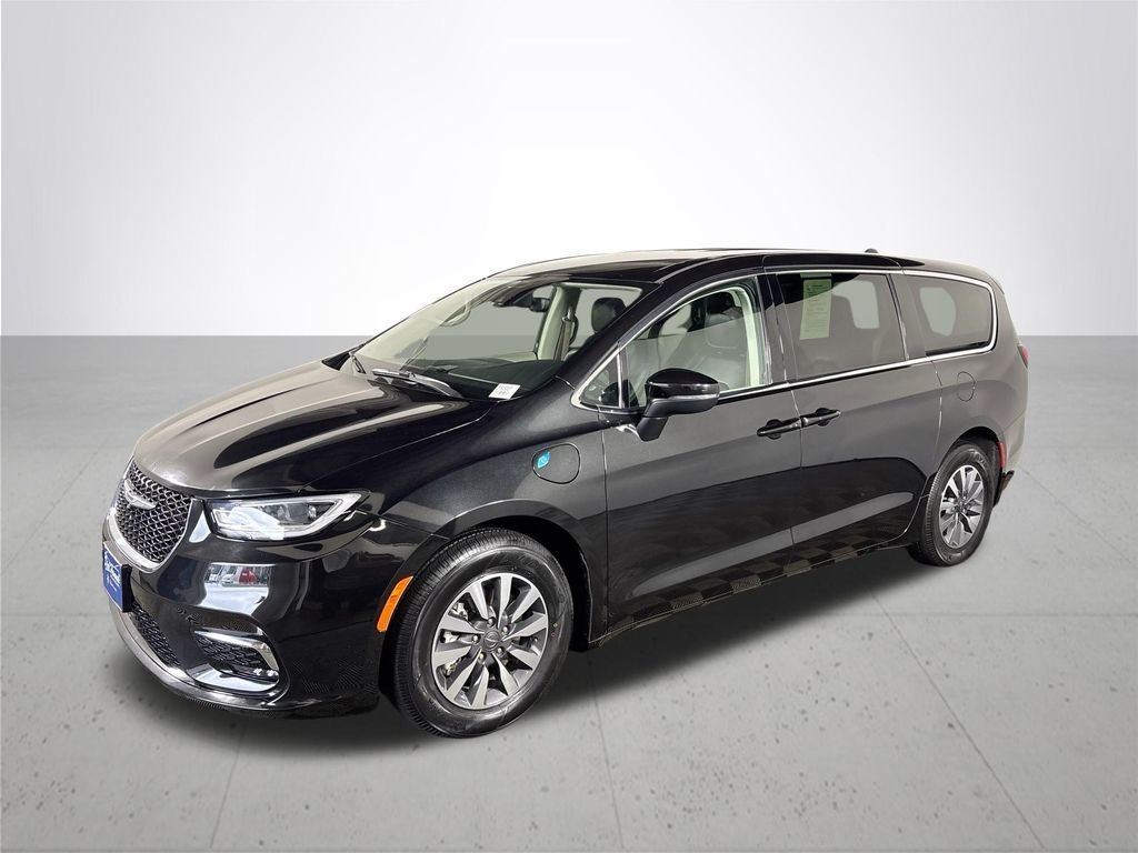 Used 2023 Chrysler Pacifica Hybrid Touring L with VIN 2C4RC1L78PR626280 for sale in Gladstone, OR