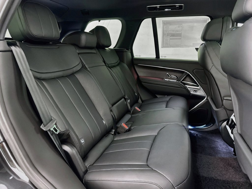 New 2027 Carpathian Grey Land Rover SE image 28