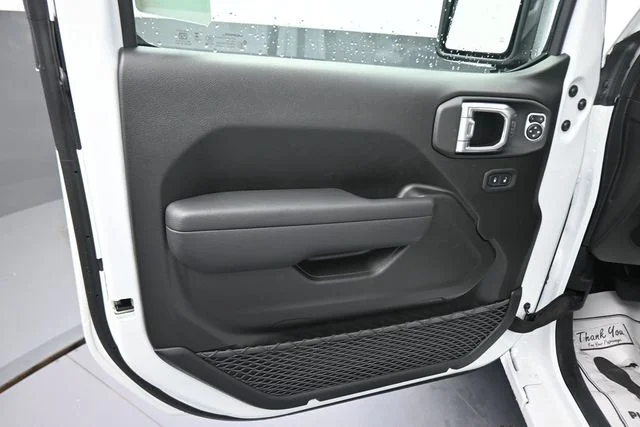 New 2026 Bright White Clear-Coat Exterior Paint Jeep 85th Anniversary Edition image 26