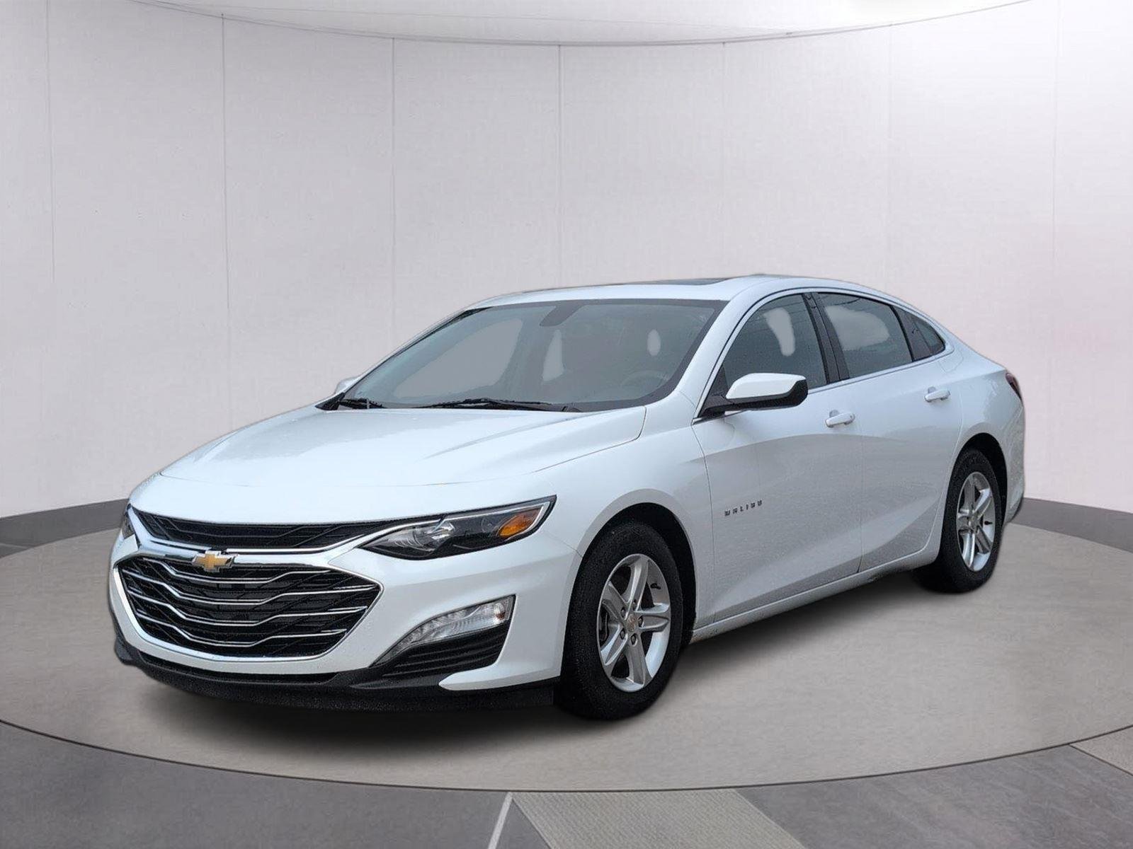 Used 2022 Summit White Chevrolet LT image 1