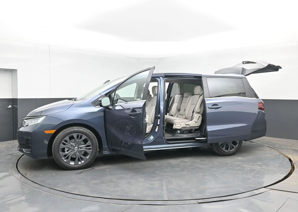 New 2026 Smoke Blue Pearl Honda Touring image 65