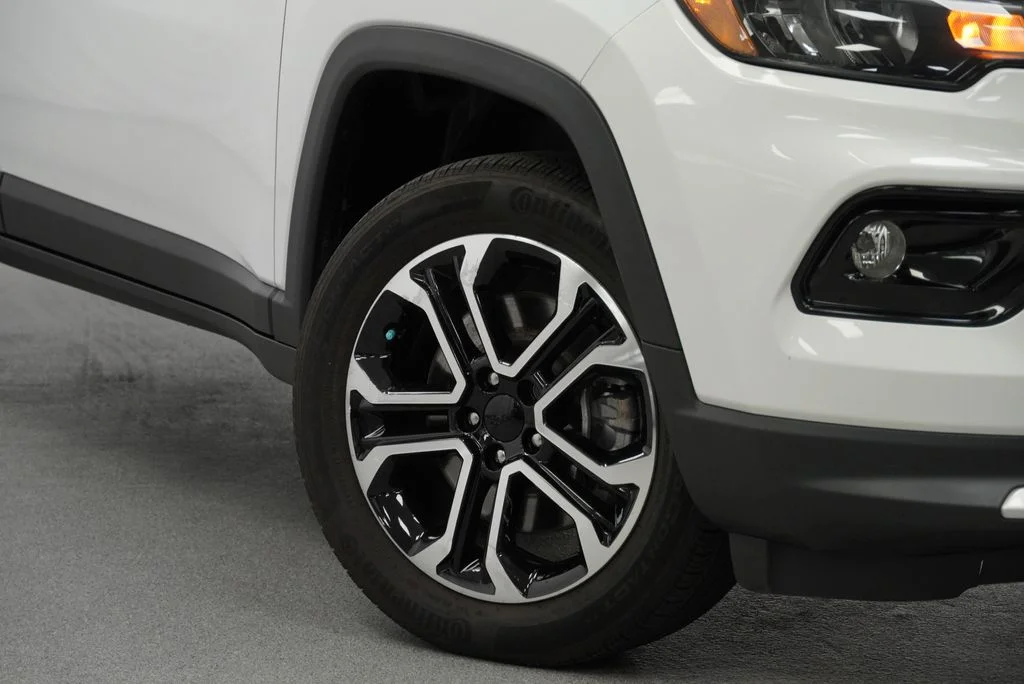 Used 2024 White Jeep Limited image 10