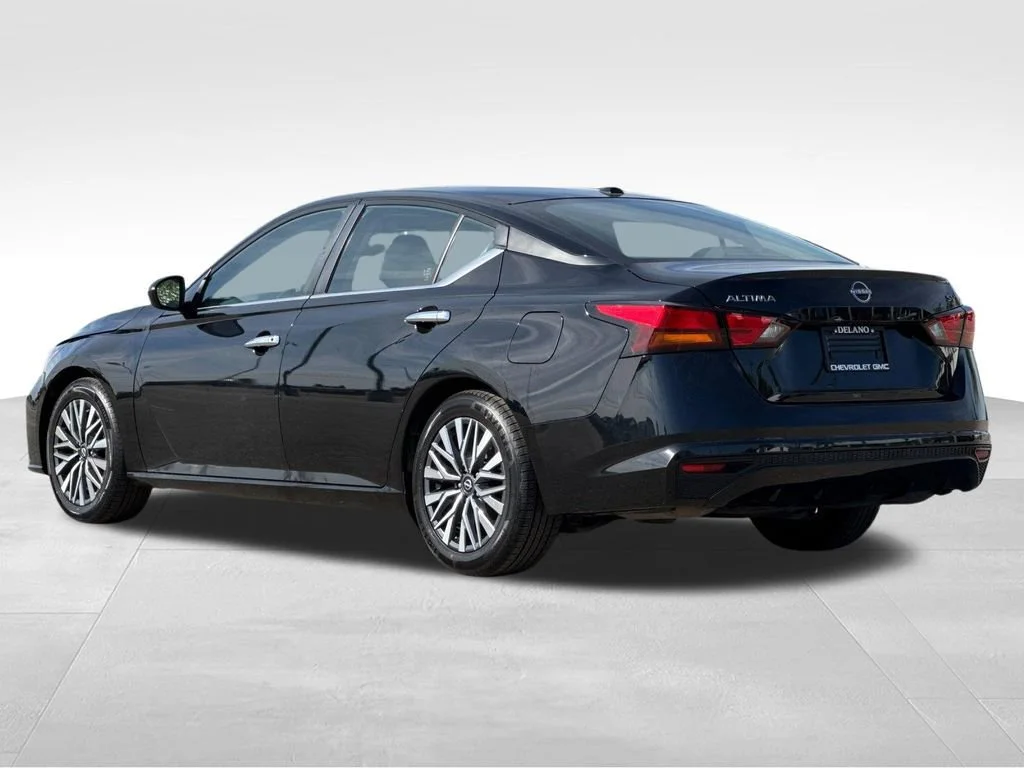 Used 2024 Black Nissan 2.5 SV image 3