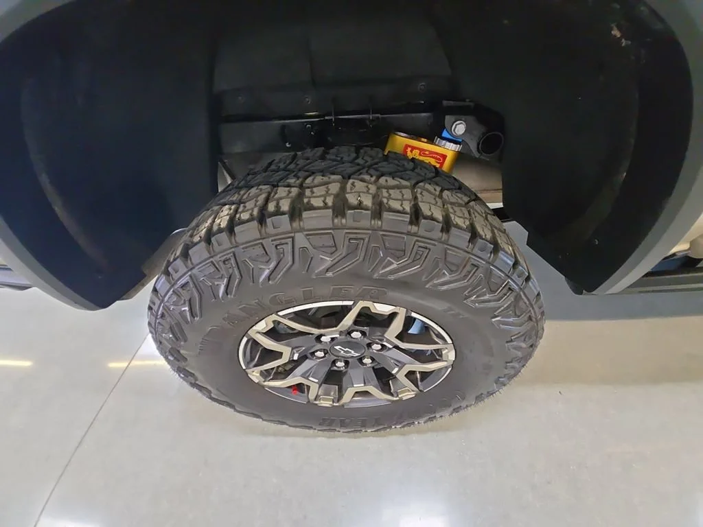 Used 2024 Sand Dune Metallic Chevrolet ZR2 image 28