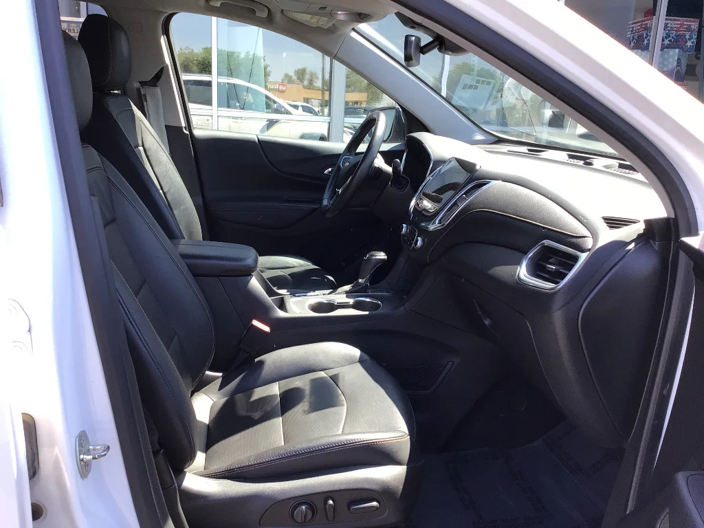 Used 2018 SUMMIT WHITE Chevrolet Premier image 7