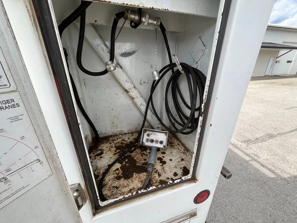 Used 2005 White Sterling ACTERRA image 25