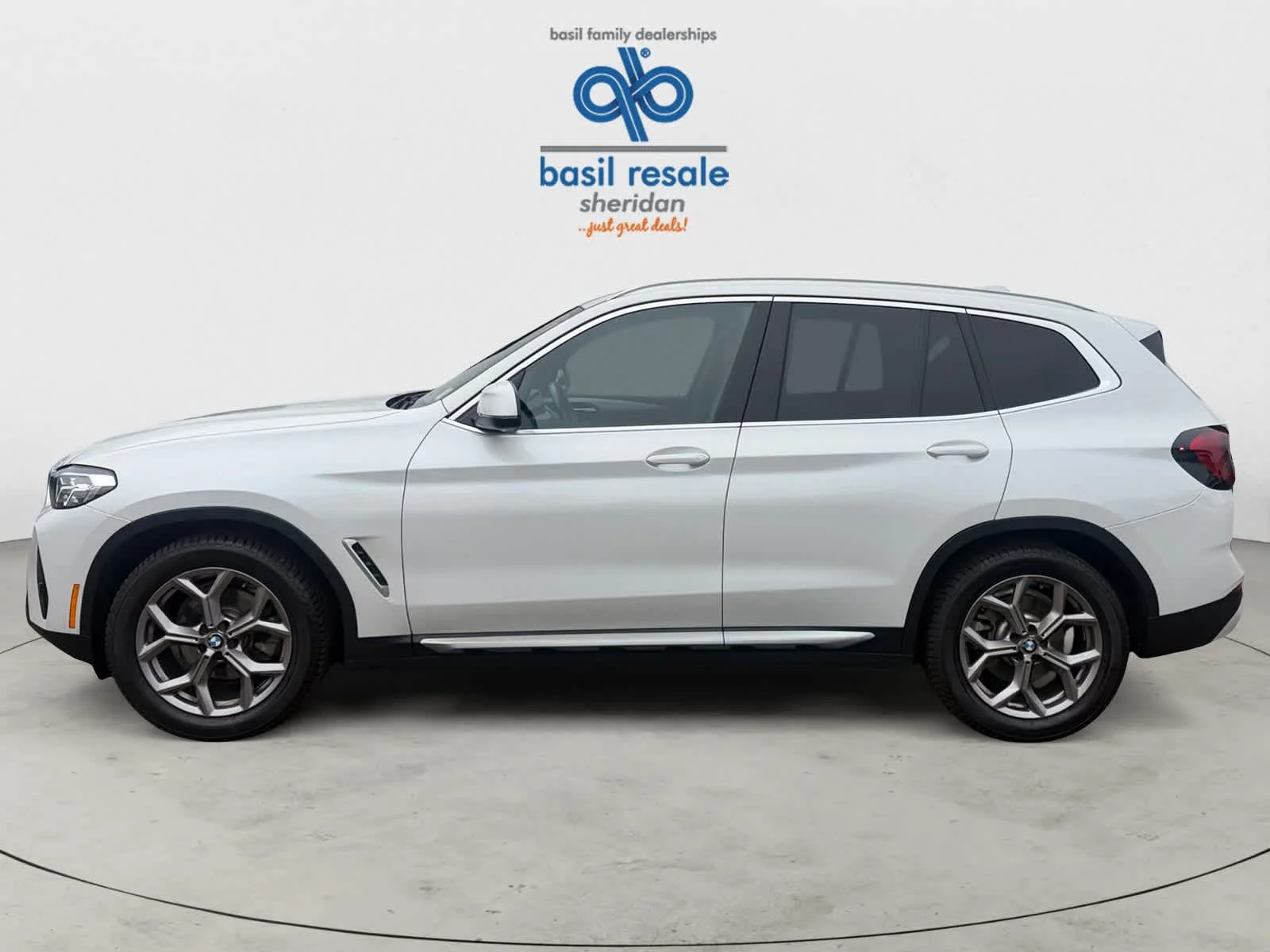 Used 2022 Mineral White Metallic BMW xDrive30i image 3