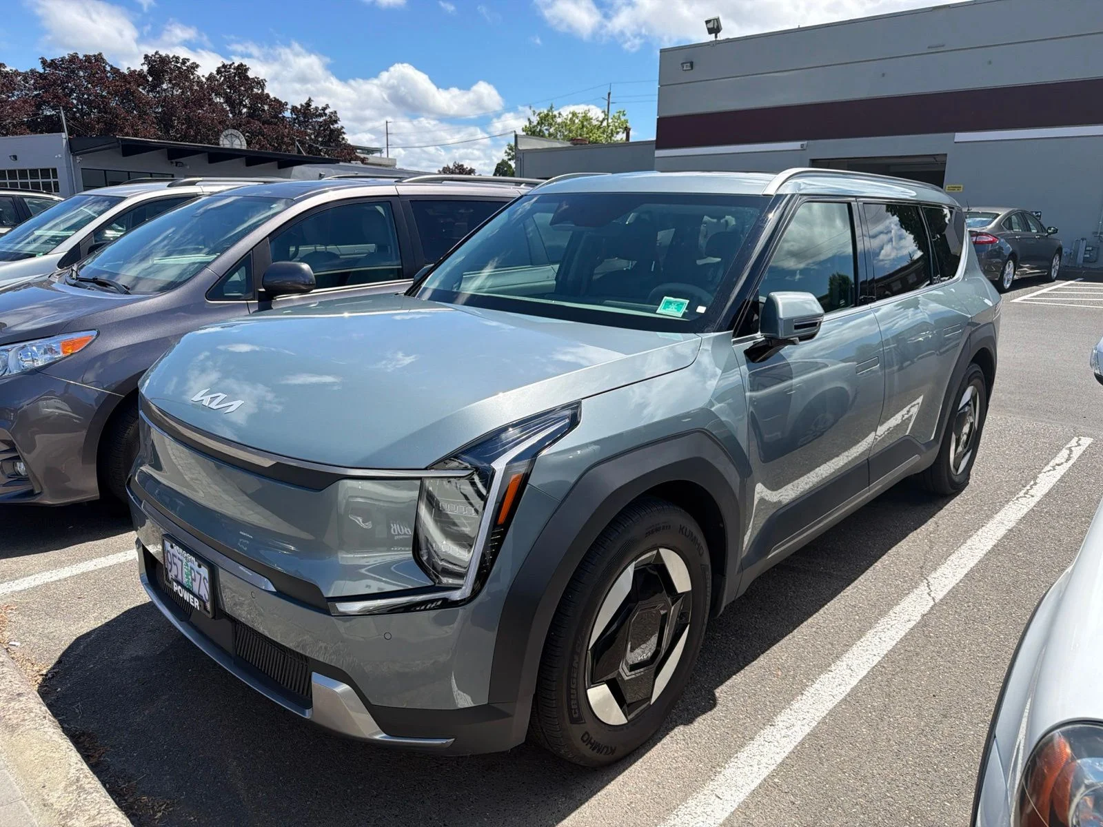 Used 2024 Kia EV9 Wind with VIN KNDAFFS59R6045818 for sale in Portland, OR
