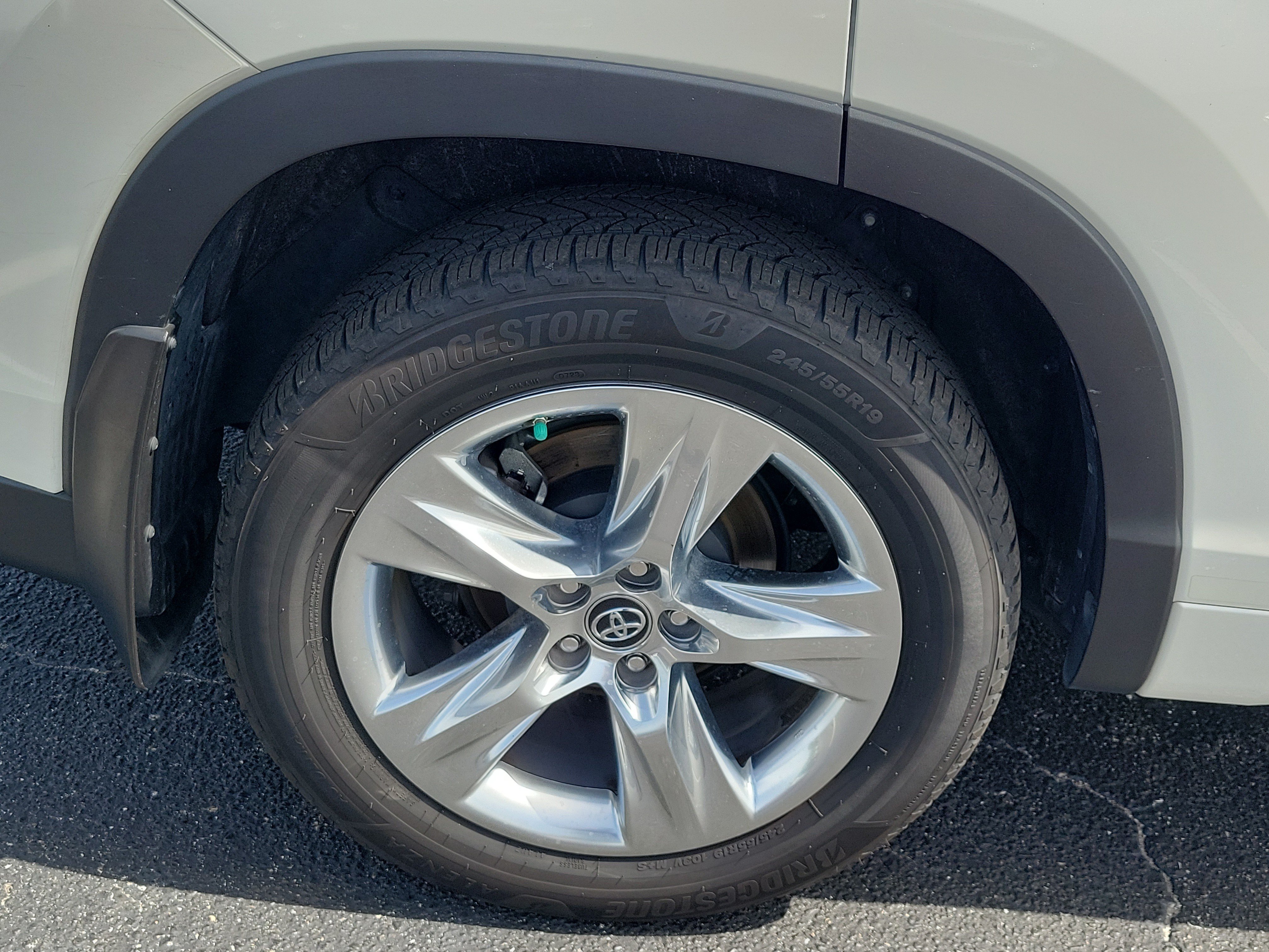 Used 2018 Blizzard Pearl Toyota Limited image 9