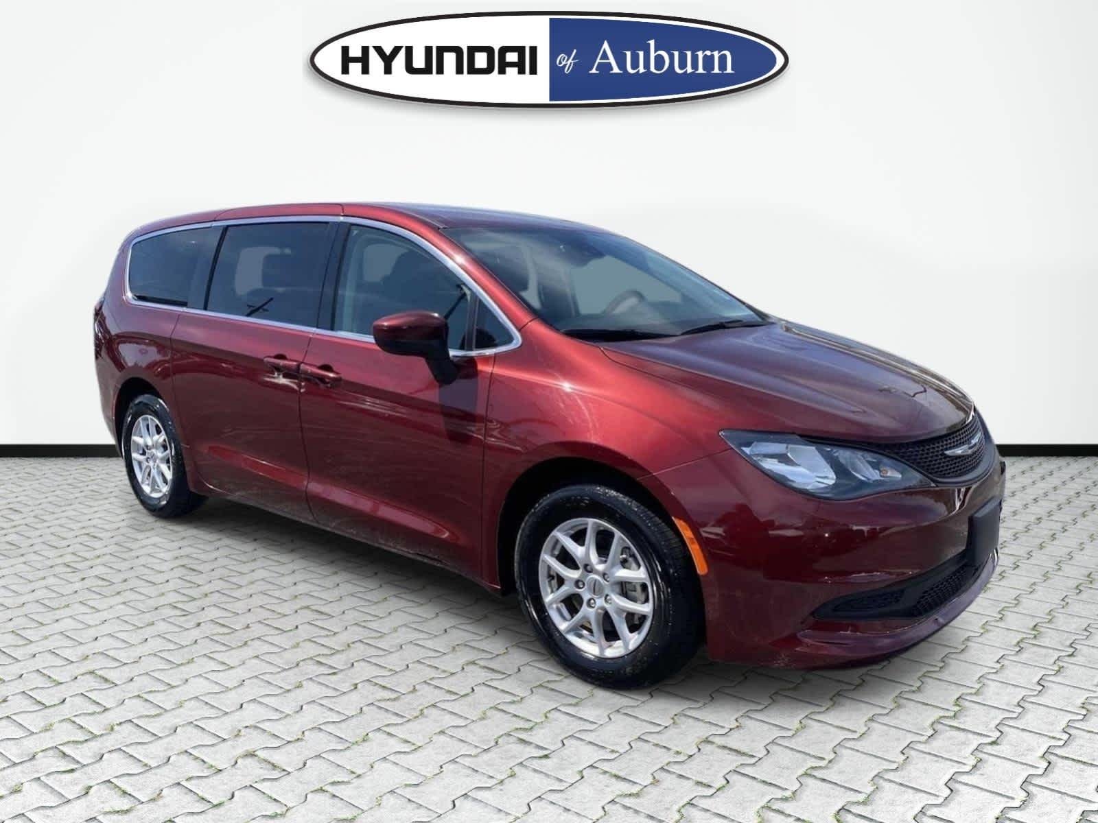 2023 Chrysler Voyager LX's photo