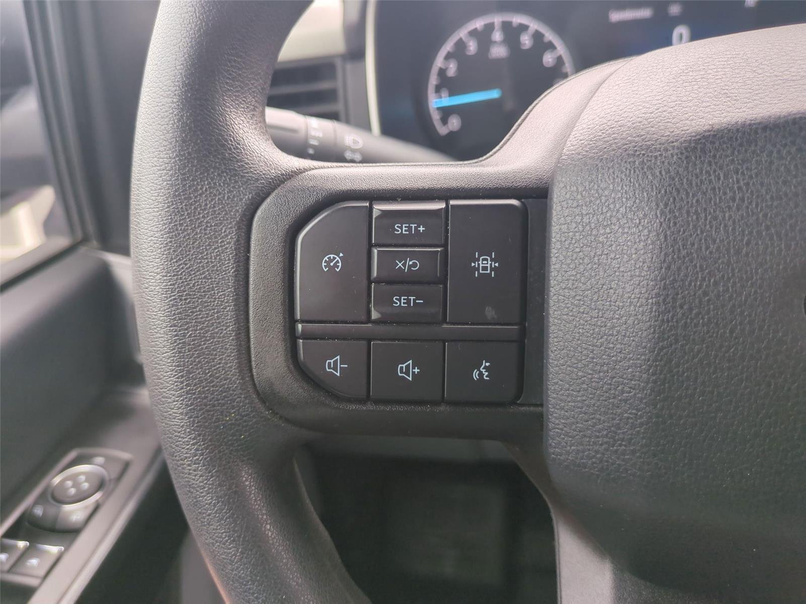 Used 2022 Oxford White Ford XL image 34
