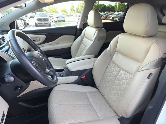 Used 2022 White Nissan Platinum image 6