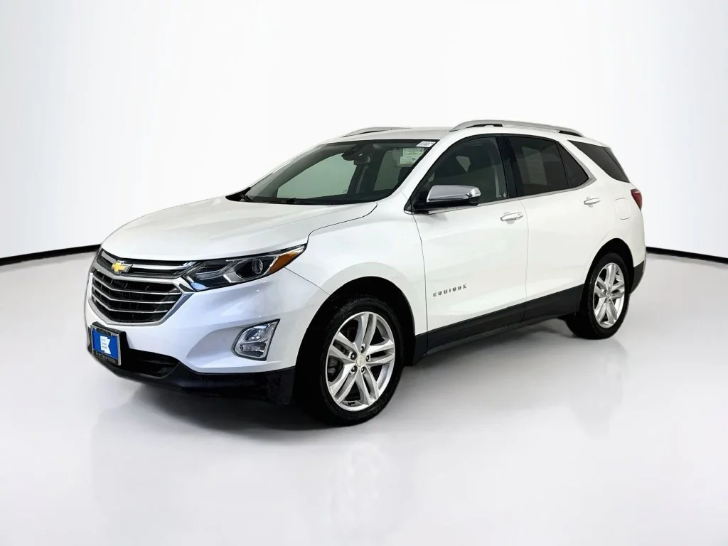 Used 2020 Iridescent Pearl Tricoat Chevrolet Premier image 3