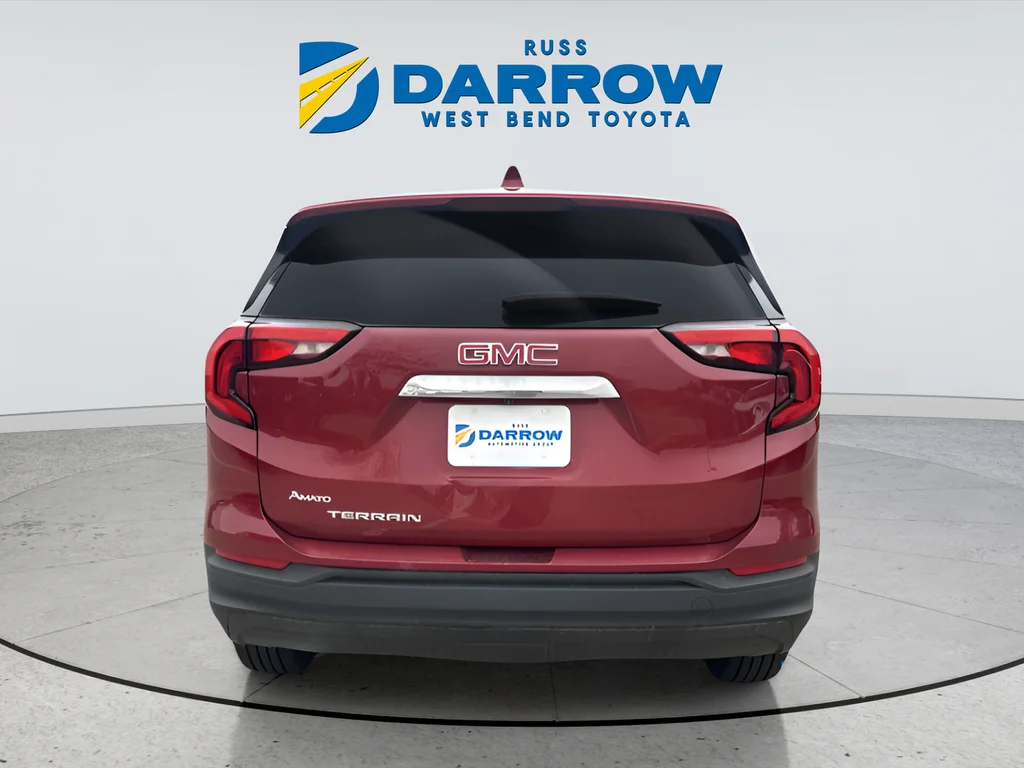 Used 2018 Red GMC SLE image 4